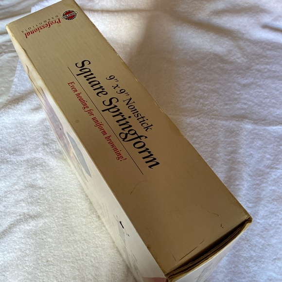 NORPRO 9”x 9” Nonstick Square Springform - Picture 12 of 15